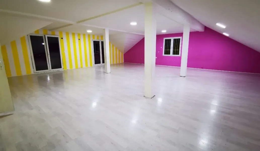Spacious 10-Bedroom House in Belgrade, Near Medaković Church - Image 4