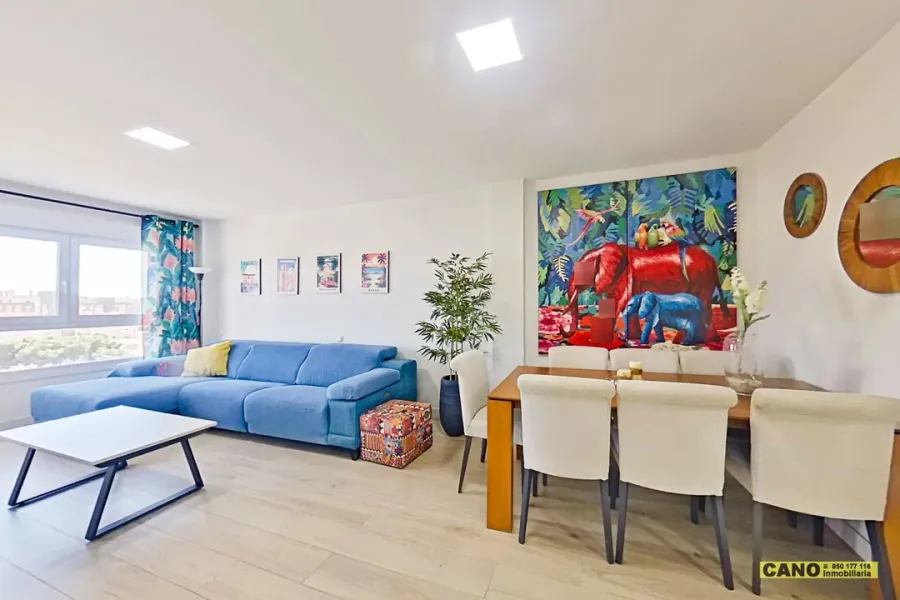 Spacious 3-Bedroom Apartment with Elevator in Almería, Spain. - Image 2