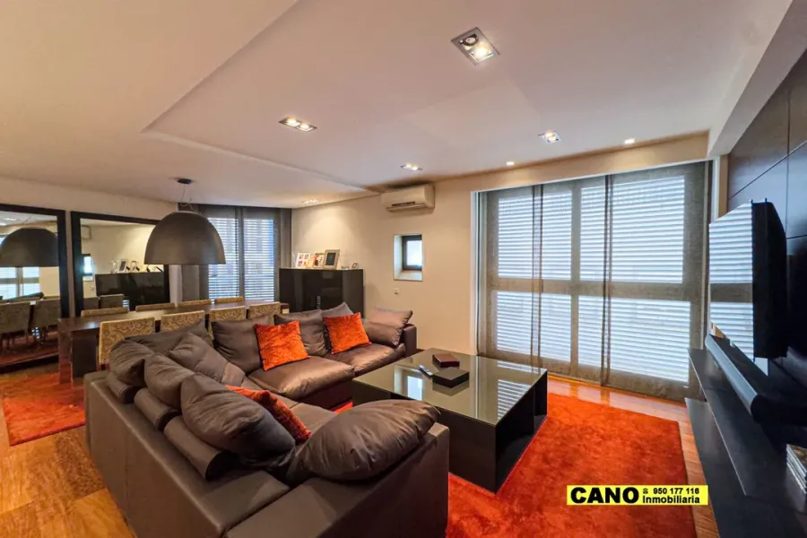 Luxury Chalet in Almería Center with Elevator & Garage - Image 3