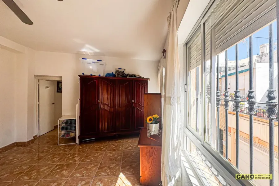 Spacious 5-Bedroom House in Almería with Stunning Terrace &amp; Dual Access - Image 1