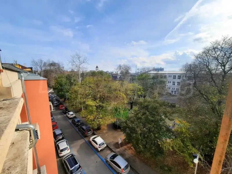 Four-Bedroom Sea View Apartment in Historic Burgas Building - Image 2