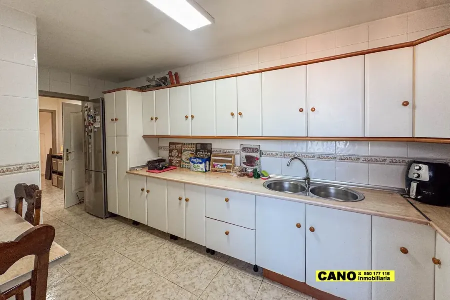 Spacious 3-Bedroom Apartment with Terrace in Central Aguadulce - Image 2