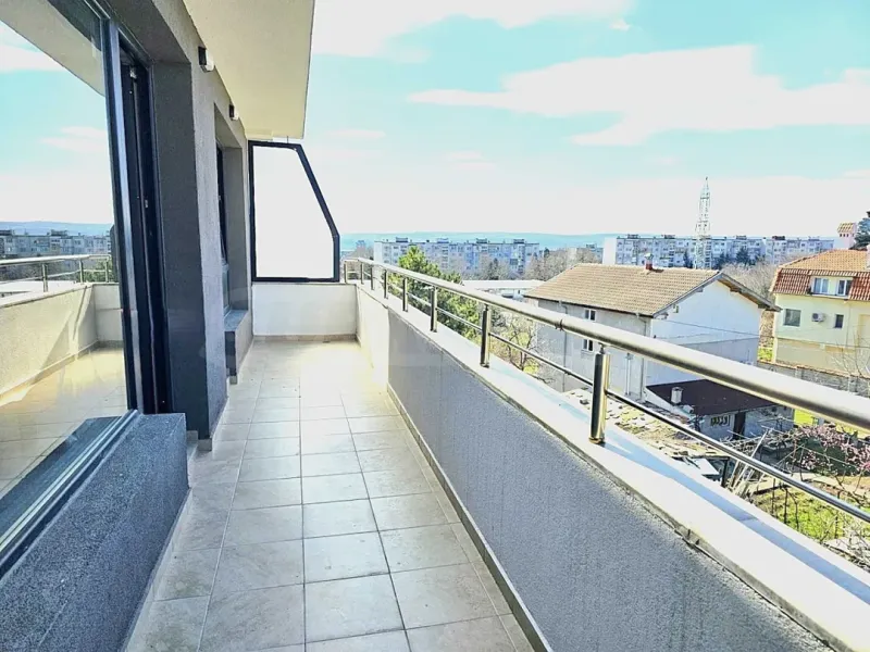 Spacious Varna Apartment with Panoramic Sea Views - Image 3