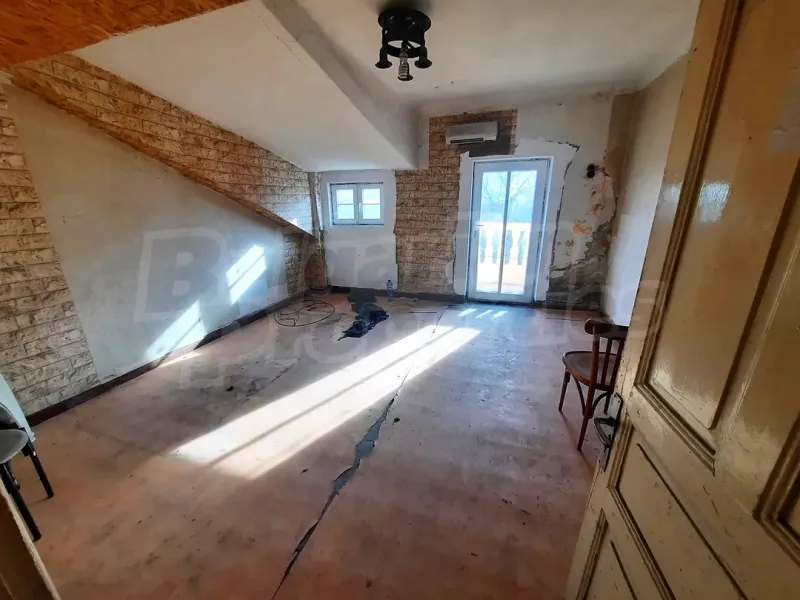 Four-Bedroom Sea View Apartment in Historic Burgas Building - Image 1