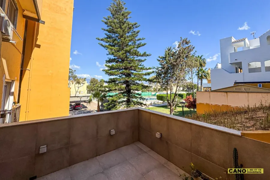 Spacious 3-Bedroom Apartment Near Beach in Roquetas de Mar - Image 1