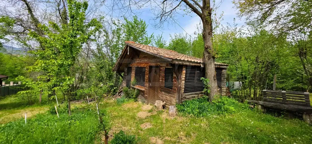 Panoramic Mountain Retreat: Spacious House with Lush Garden in Apriltsi - Image 1