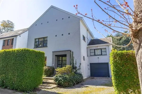 Spacious Villa with West Garden in Prime Ukkel Location - Image 3